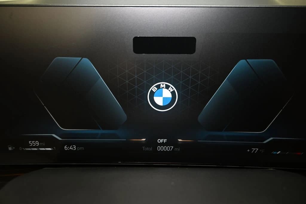 BMW X7 xDrive40i Sports Activity Vehicle 2027 — side view