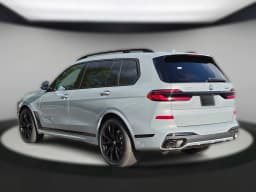 BMW X7 xDrive40i Sports Activity Vehicle 2027 — side view