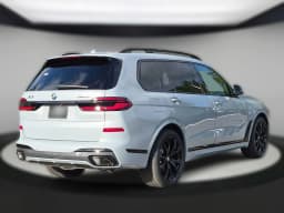 BMW X7 xDrive40i Sports Activity Vehicle 2027 — side view