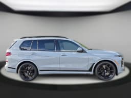 BMW X7 xDrive40i Sports Activity Vehicle 2027 — side view