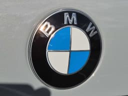 BMW X7 xDrive40i Sports Activity Vehicle 2027 — side view