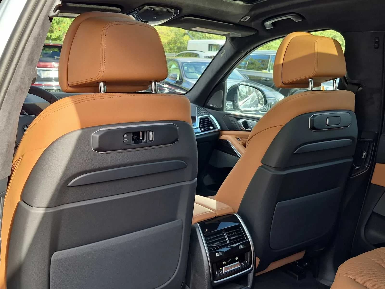 BMW X7 xDrive40i Sports Activity Vehicle 2027 — side view