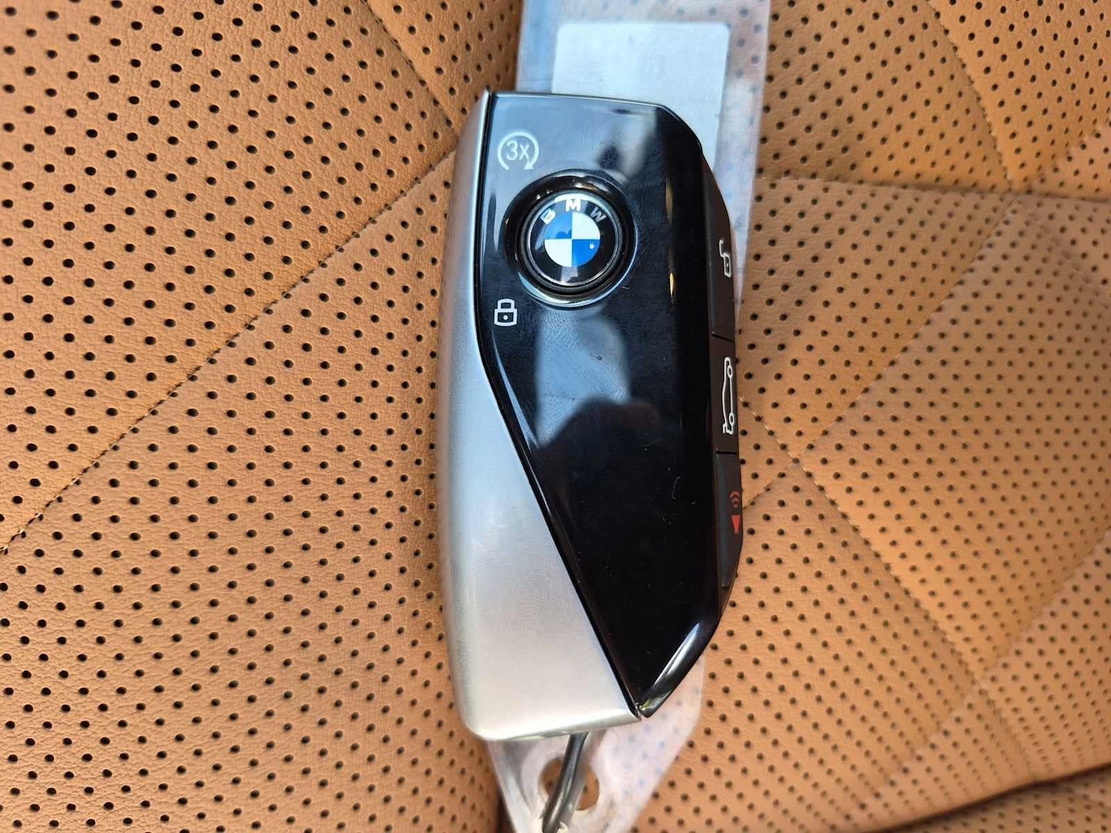 BMW X7 xDrive40i Sports Activity Vehicle 2027 — side view