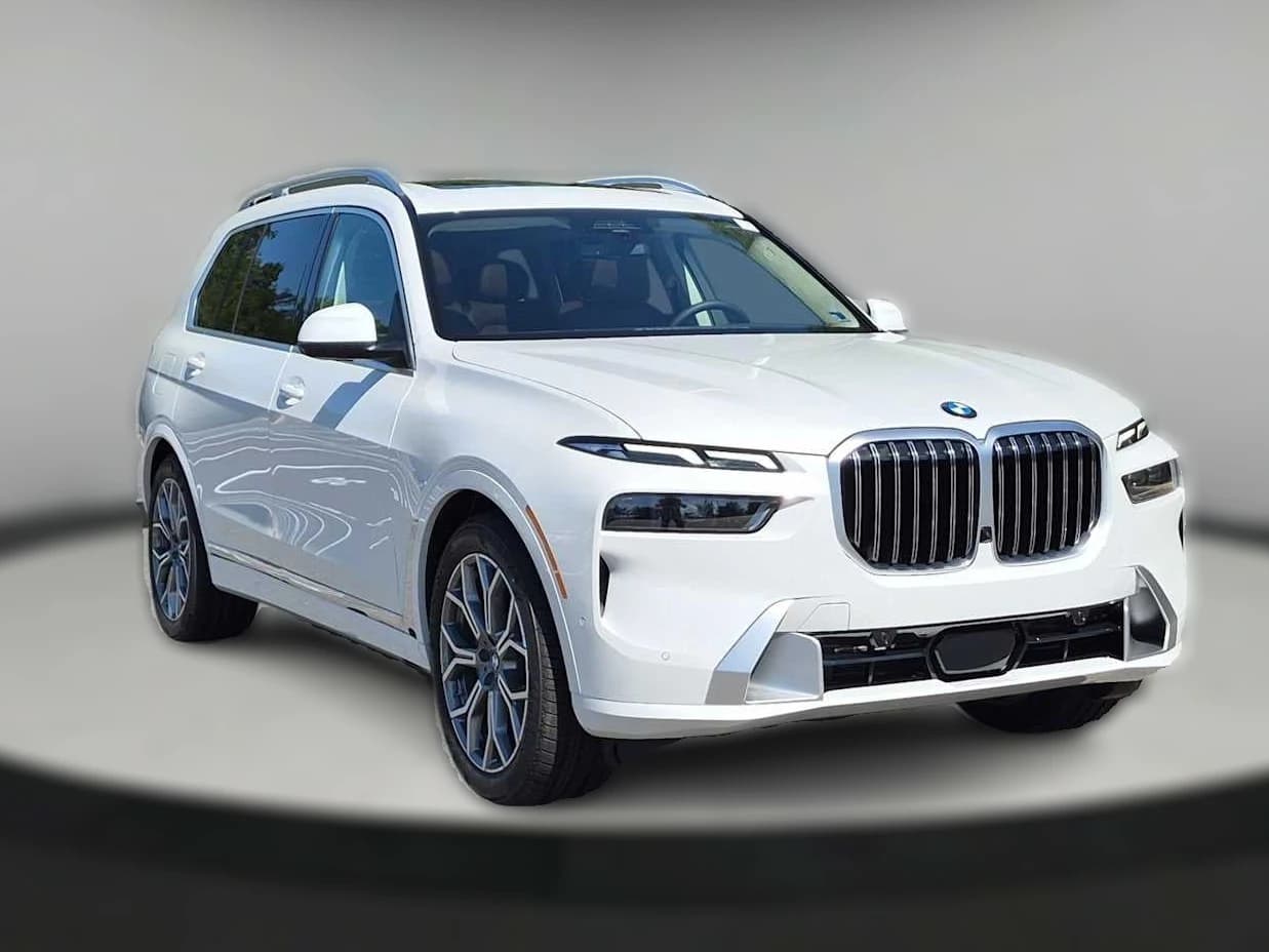 BMW X7 xDrive40i Sports Activity Vehicle 2027 — side view
