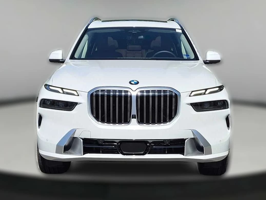 BMW X7 xDrive40i Sports Activity Vehicle 2027 — side view
