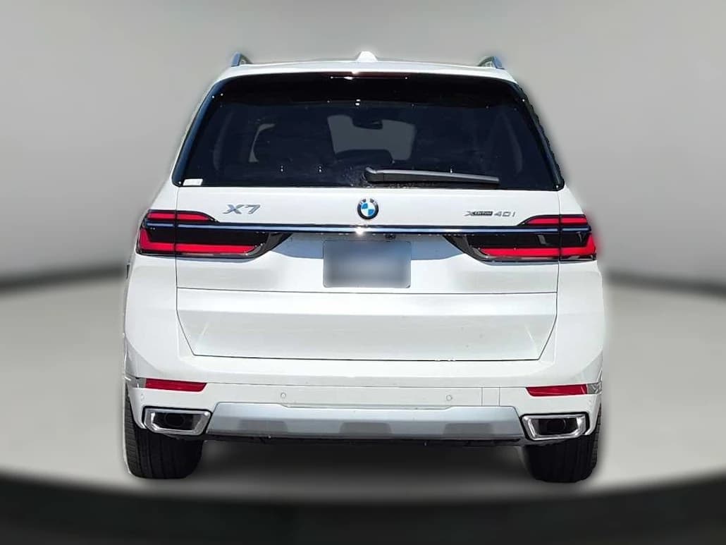 BMW X7 xDrive40i Sports Activity Vehicle 2027 — side view