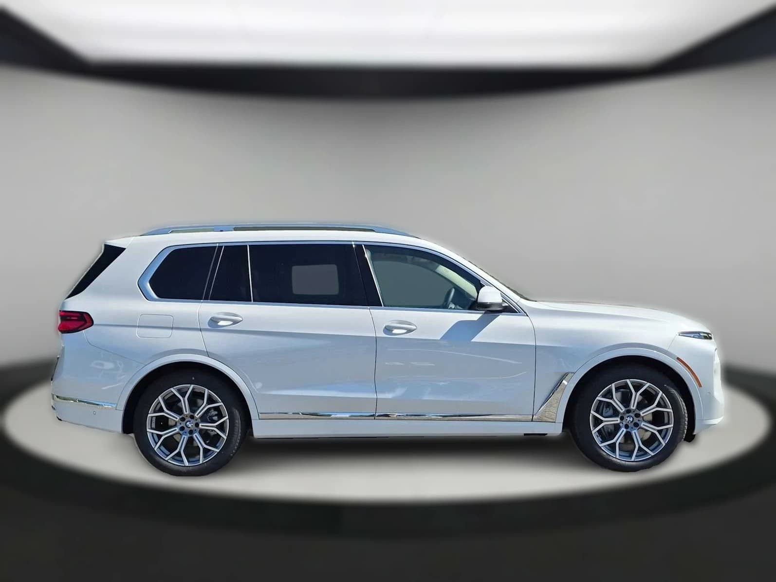 BMW X7 xDrive40i Sports Activity Vehicle 2027 — side view