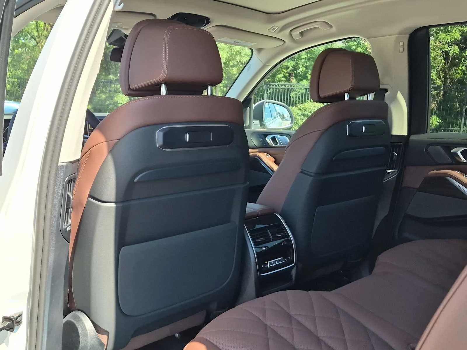 BMW X7 xDrive40i Sports Activity Vehicle 2027 — side view
