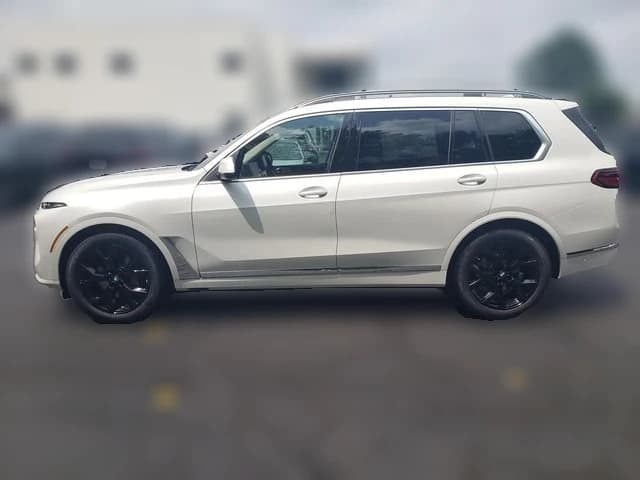 BMW X7 xDrive40i Sports Activity Vehicle 2027 — side view