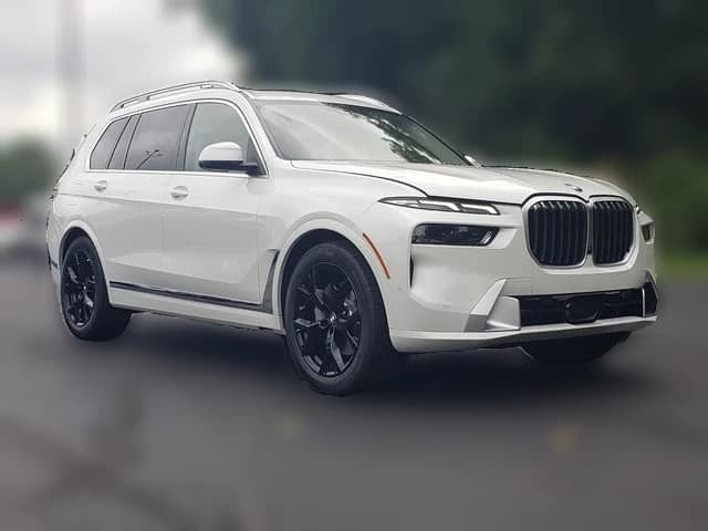 BMW X7 xDrive40i Sports Activity Vehicle 2027 — side view