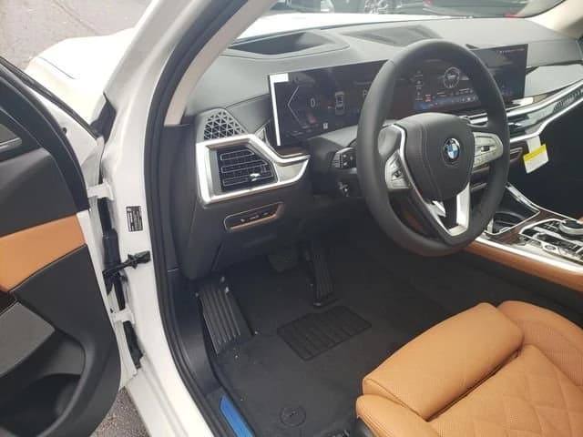BMW X7 xDrive40i Sports Activity Vehicle 2027 — side view
