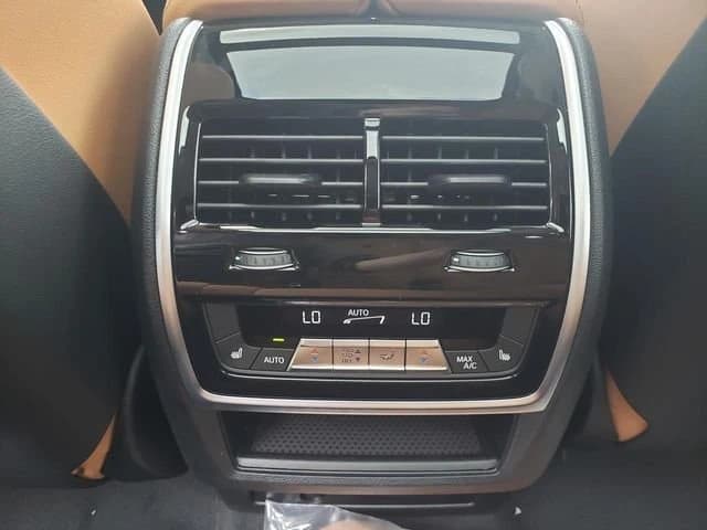BMW X7 xDrive40i Sports Activity Vehicle 2027 — side view