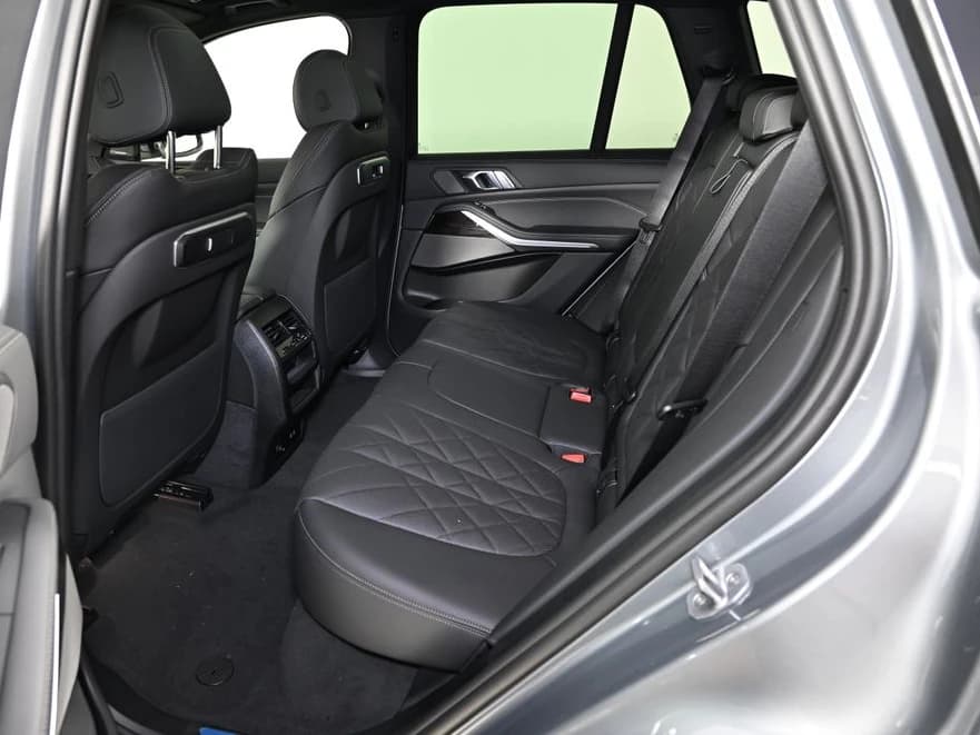 BMW X5 xDrive40i Sports Activity Vehicle 2026 — side view