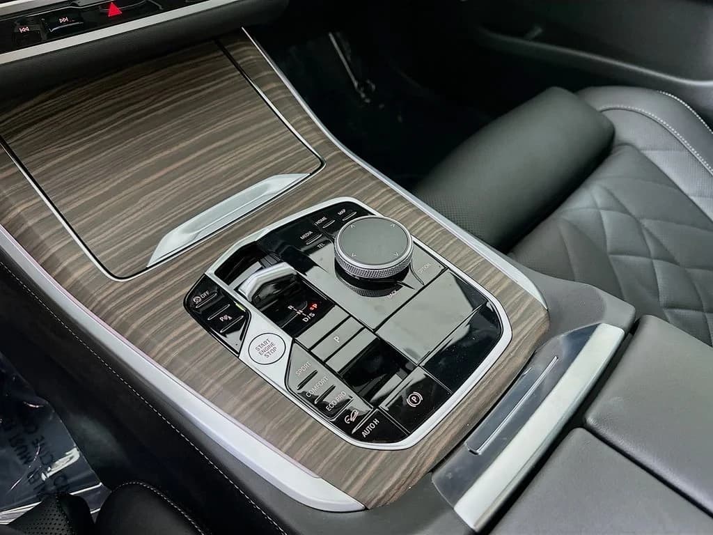 BMW X5 xDrive40i Sports Activity Vehicle 2026 — side view