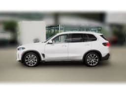 BMW X5 xDrive40i Sports Activity Vehicle 2026 — side view