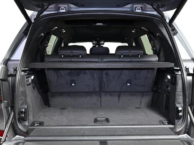 BMW X7 M60i Sports Activity Vehicle 2027 — side view