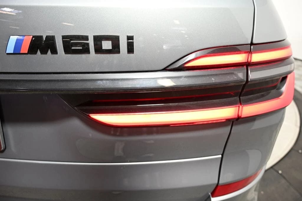 BMW X7 M60i Sports Activity Vehicle 2027 — side view