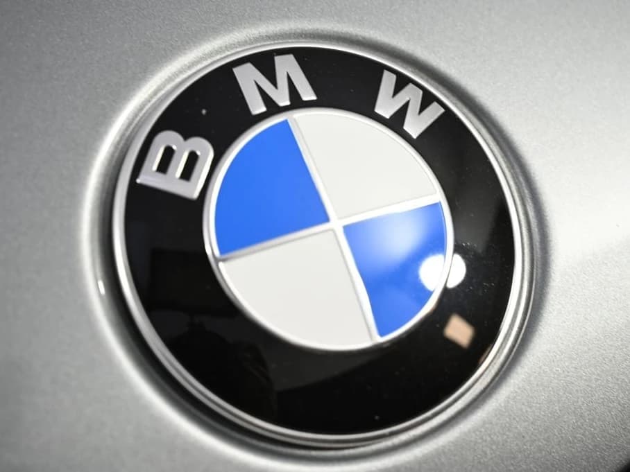 BMW X7 M60i Sports Activity Vehicle 2027 — side view