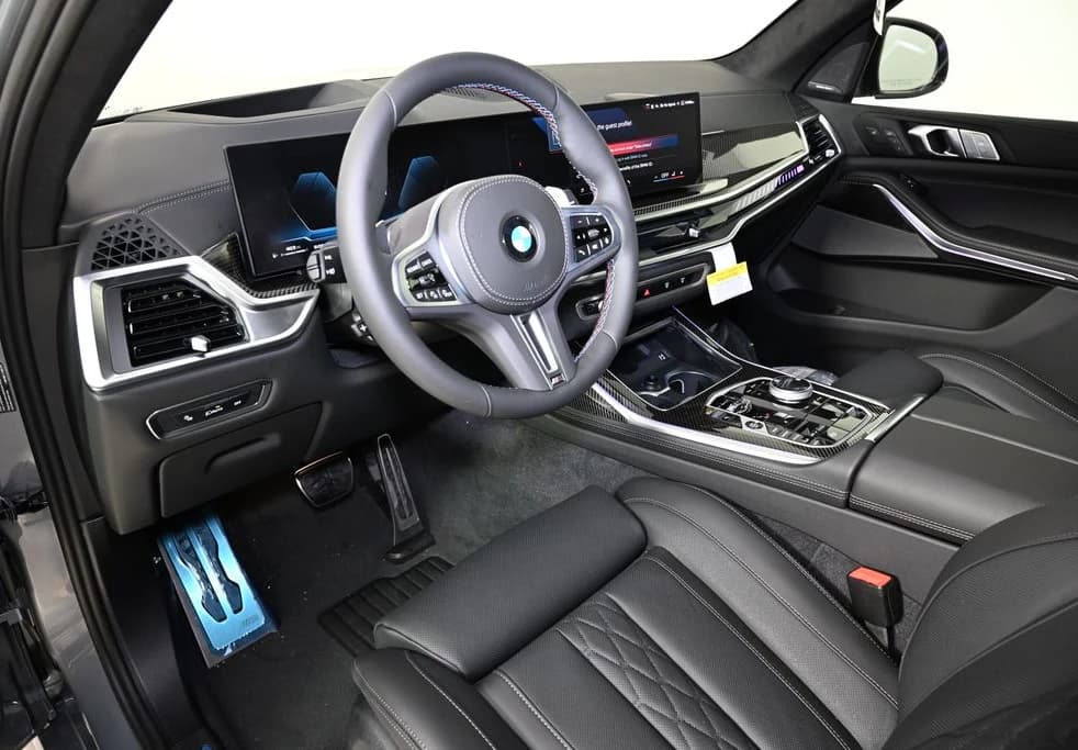 BMW X7 M60i Sports Activity Vehicle 2027 — side view