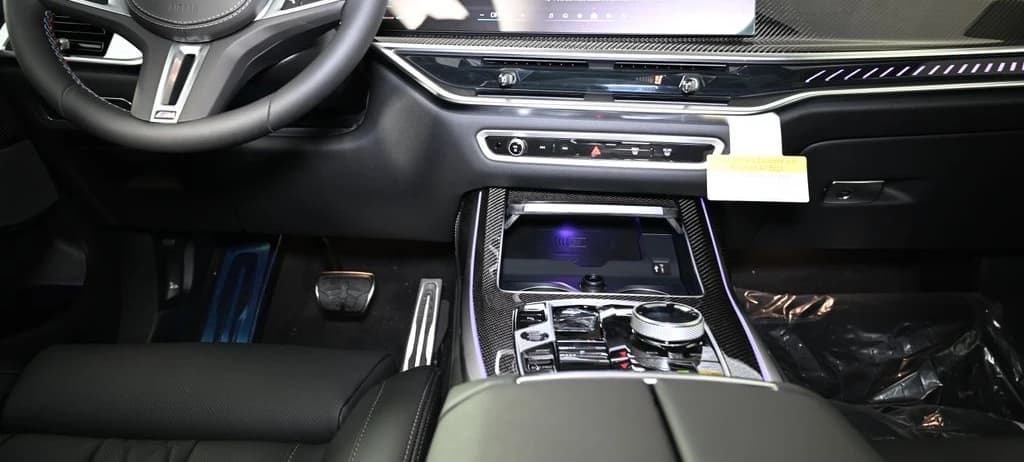 BMW X7 M60i Sports Activity Vehicle 2027 — side view