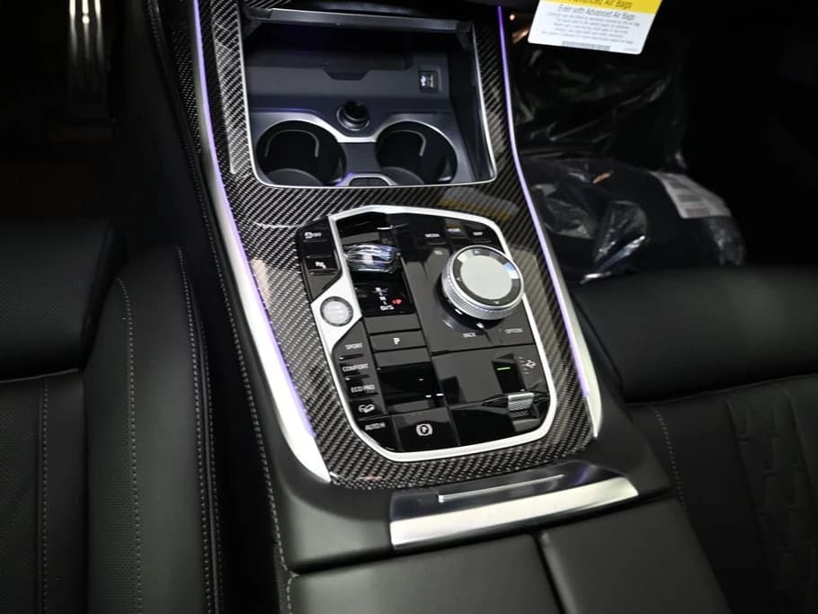 BMW X7 M60i Sports Activity Vehicle 2027 — side view