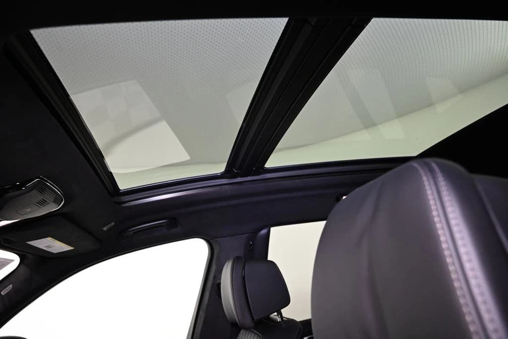 BMW X7 M60i Sports Activity Vehicle 2027 — side view