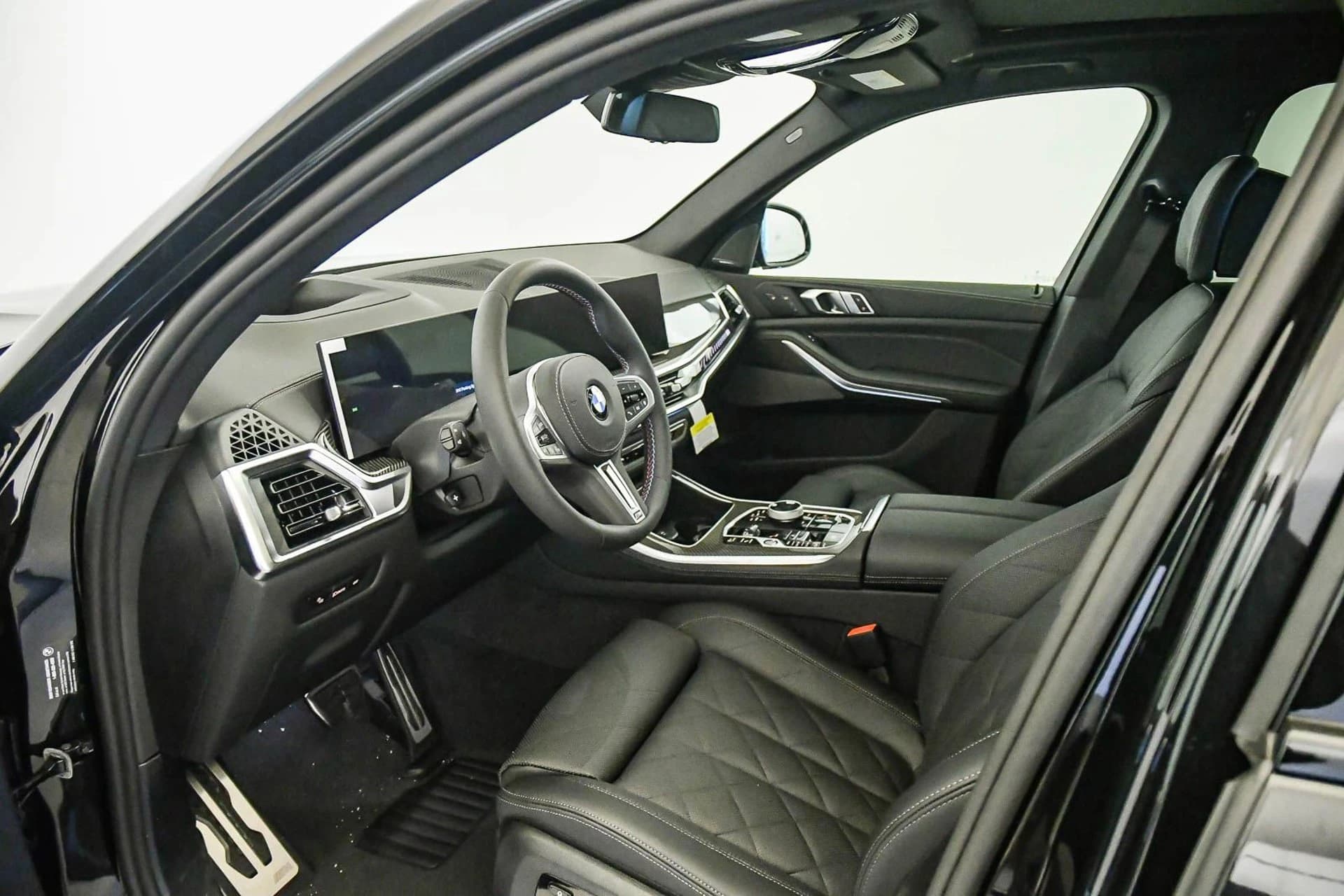 BMW X5 M60i Sports Activity Vehicle 2026 — side view