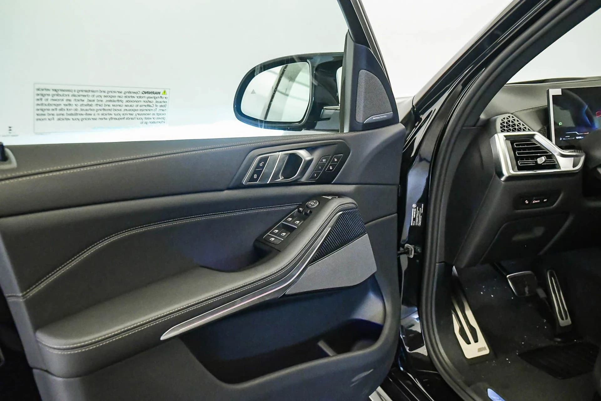 BMW X5 M60i Sports Activity Vehicle 2026 — side view