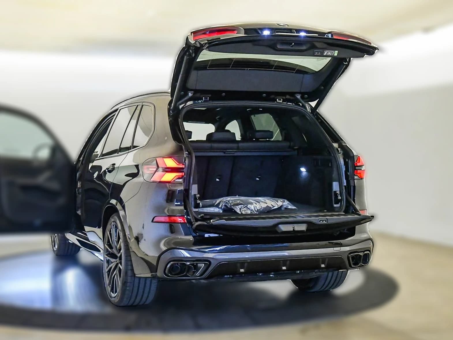 BMW X5 M60i Sports Activity Vehicle 2026 — side view