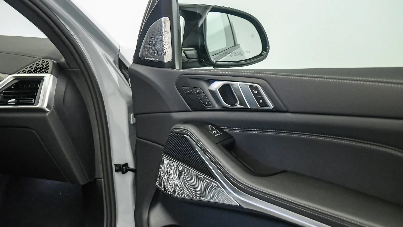 BMW X5 M60i Sports Activity Vehicle 2026 — side view