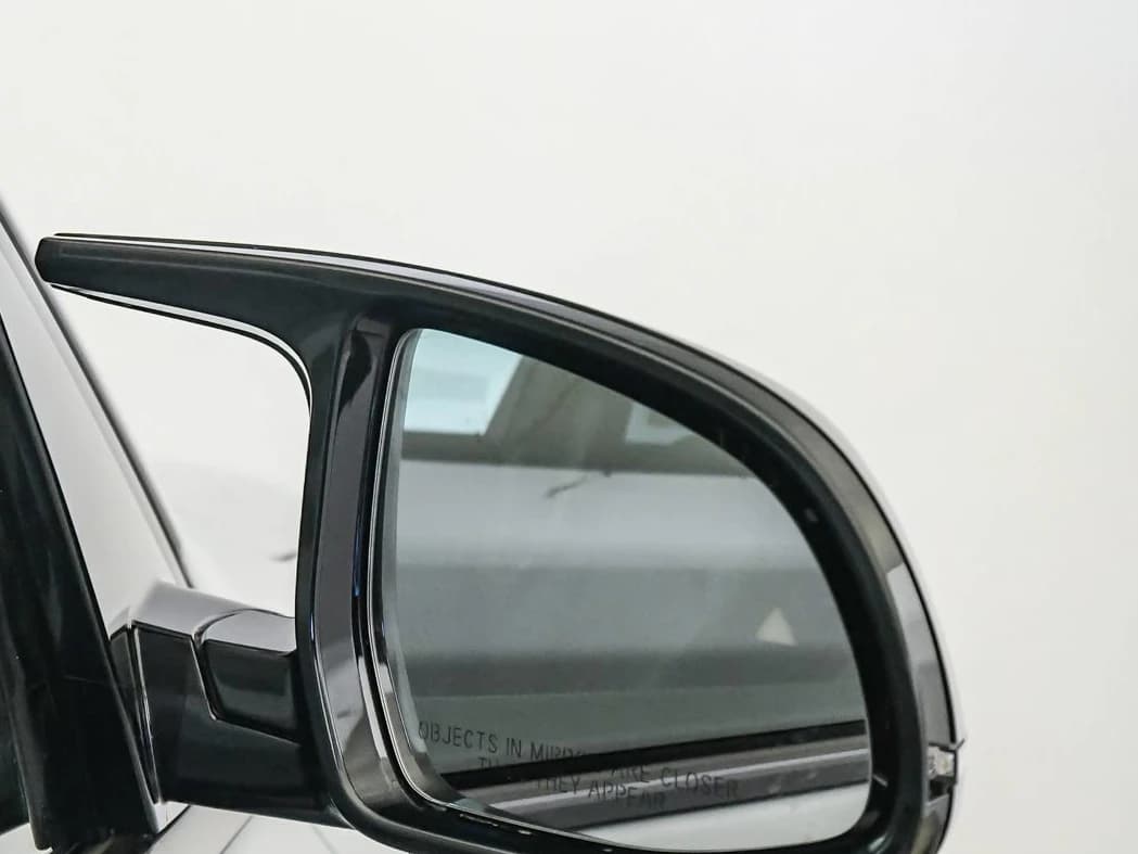 BMW X5 M60i Sports Activity Vehicle 2026 — side view