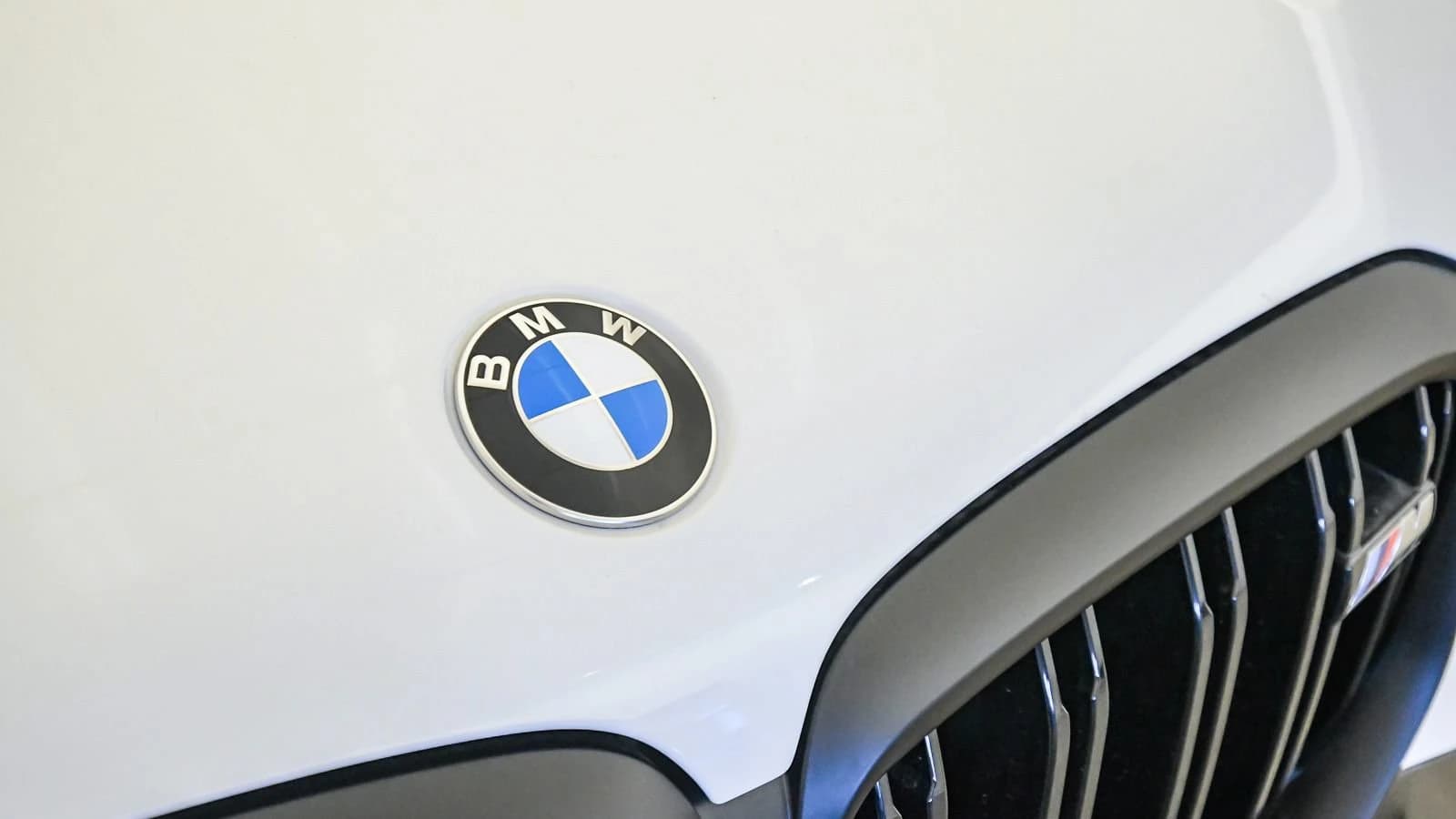 BMW X5 M60i Sports Activity Vehicle 2026 — side view