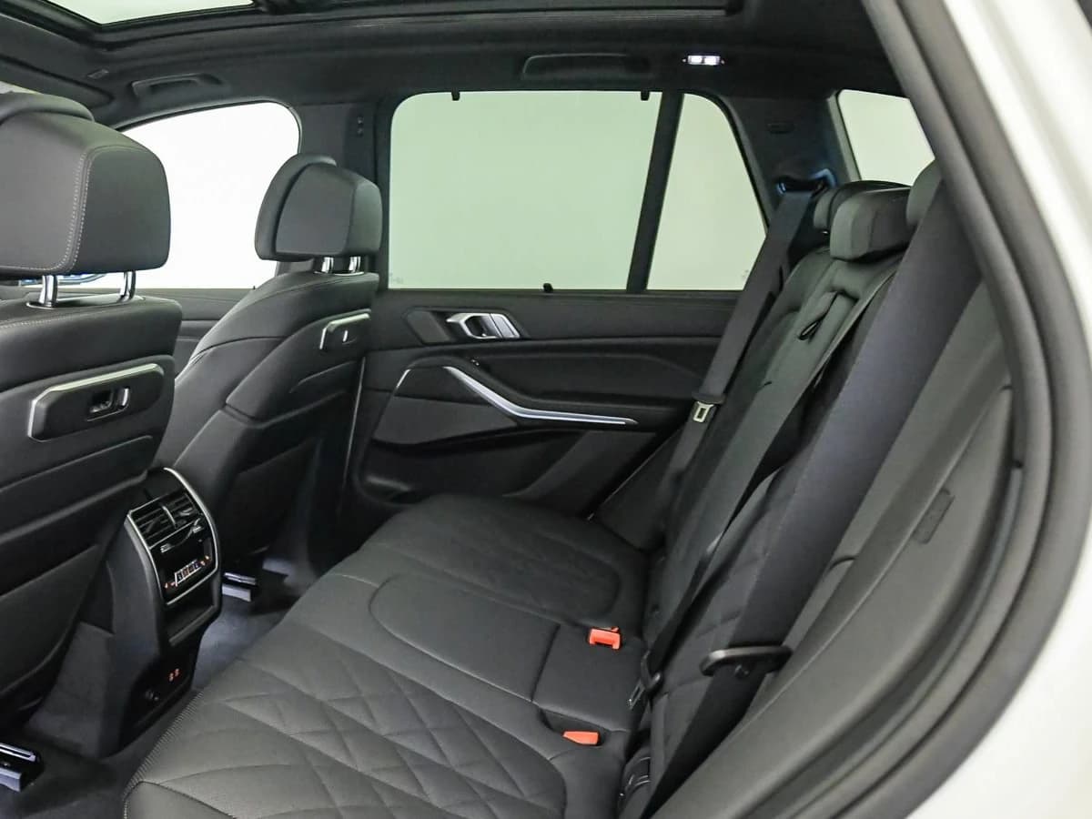 BMW X5 M60i Sports Activity Vehicle 2026 — side view
