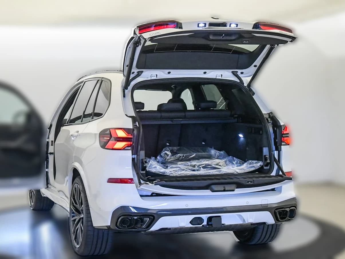 BMW X5 M60i Sports Activity Vehicle 2026 — side view