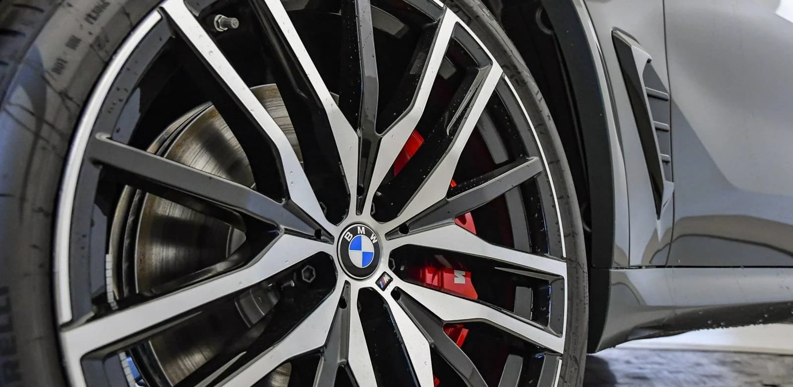 BMW X5 M60i Sports Activity Vehicle 2026 — side view