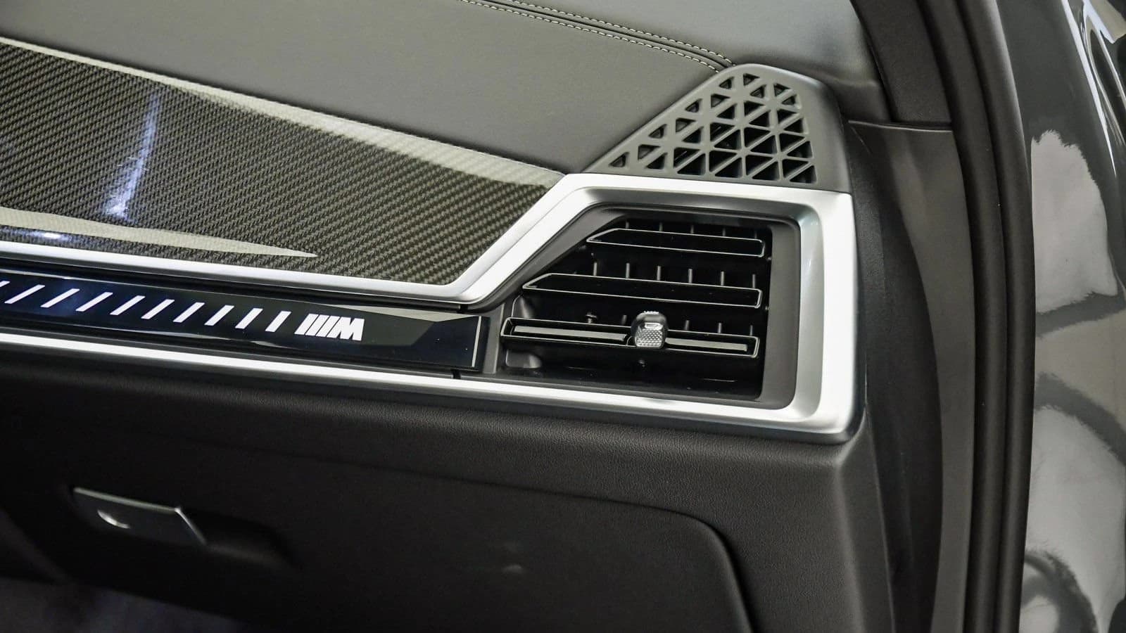 BMW X5 M60i Sports Activity Vehicle 2026 — side view