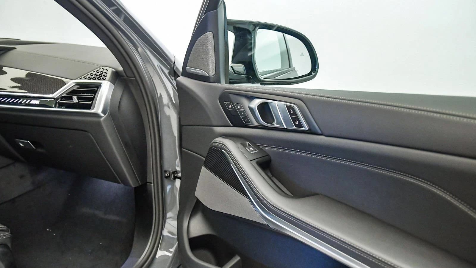 BMW X5 M60i Sports Activity Vehicle 2026 — side view