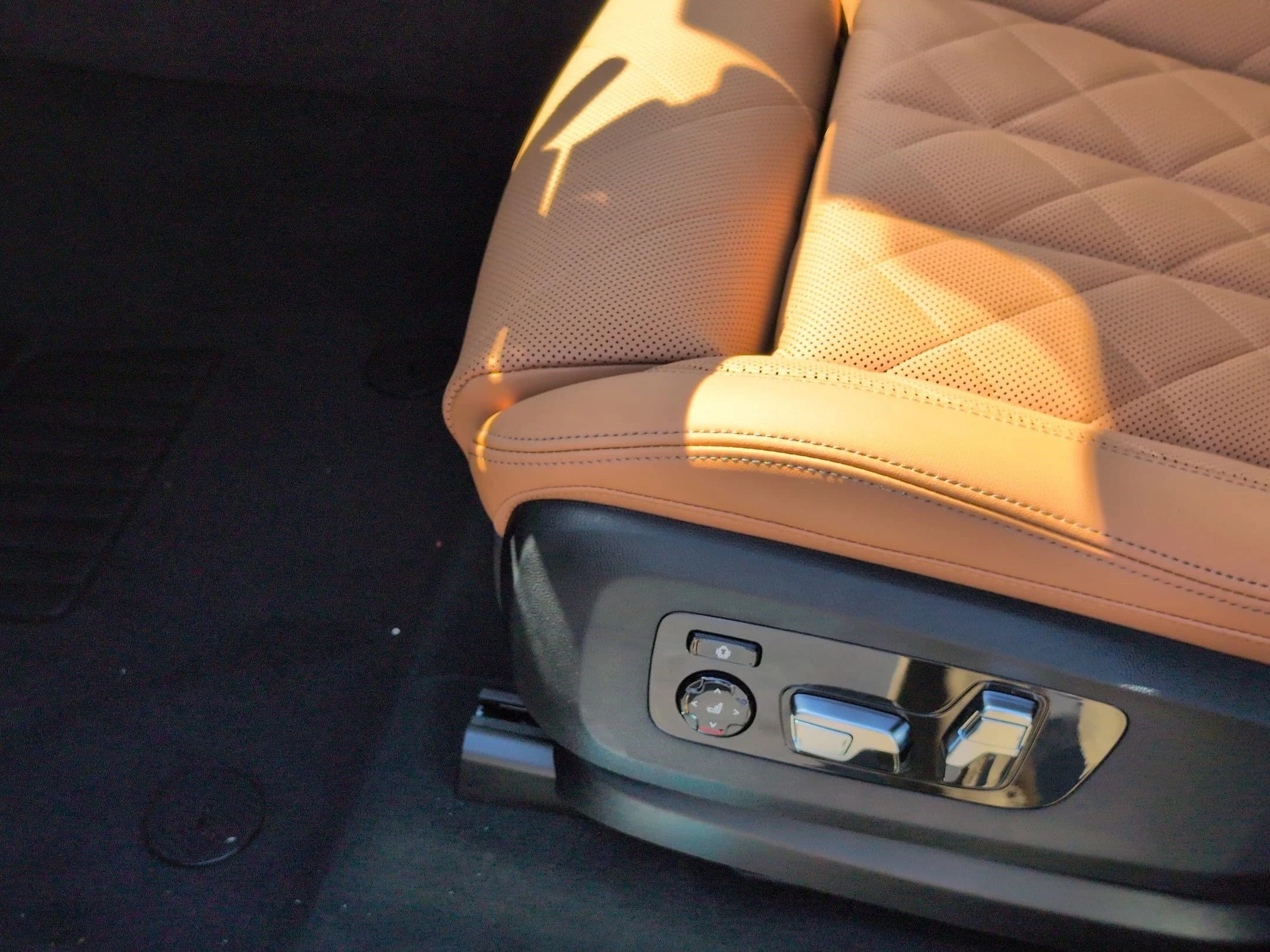 BMW X5 M60i Sports Activity Vehicle 2026 — side view