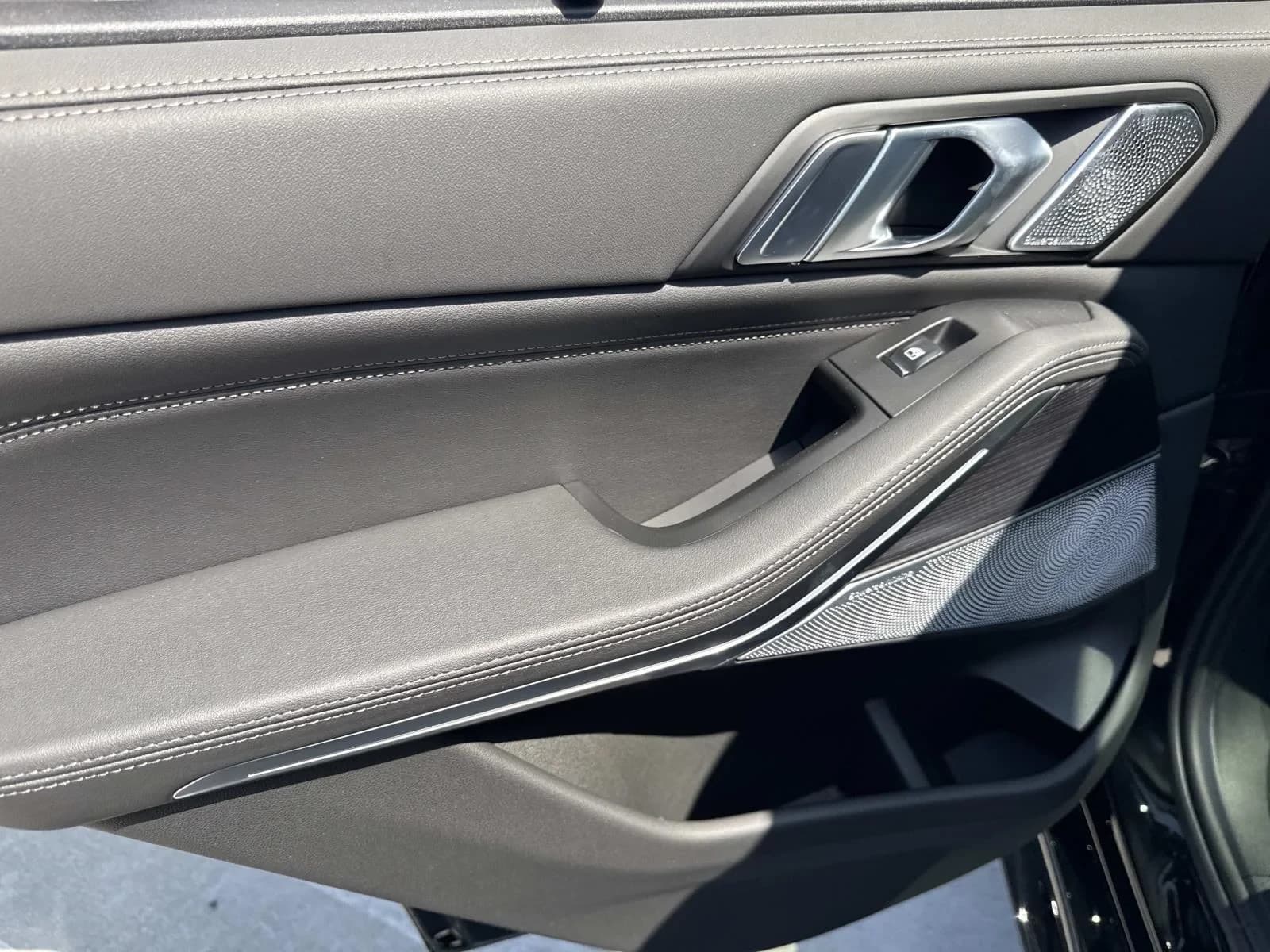 BMW X5 M60i Sports Activity Vehicle 2026 — side view