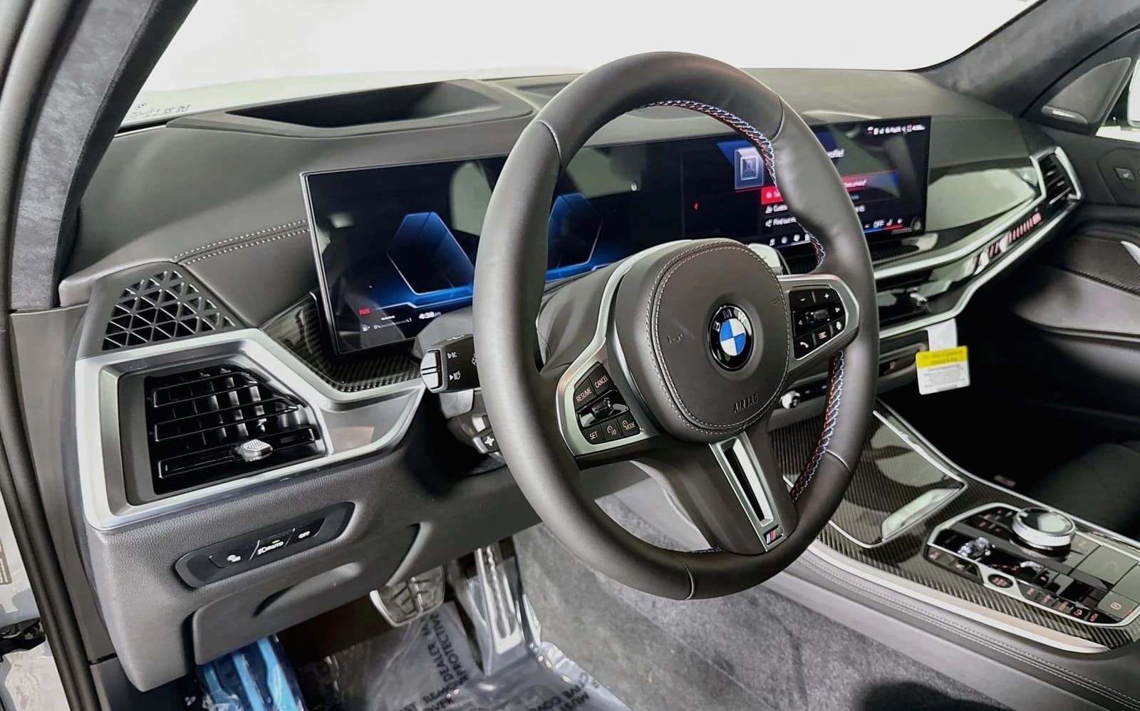 BMW X5 M60i Sports Activity Vehicle 2026 — side view