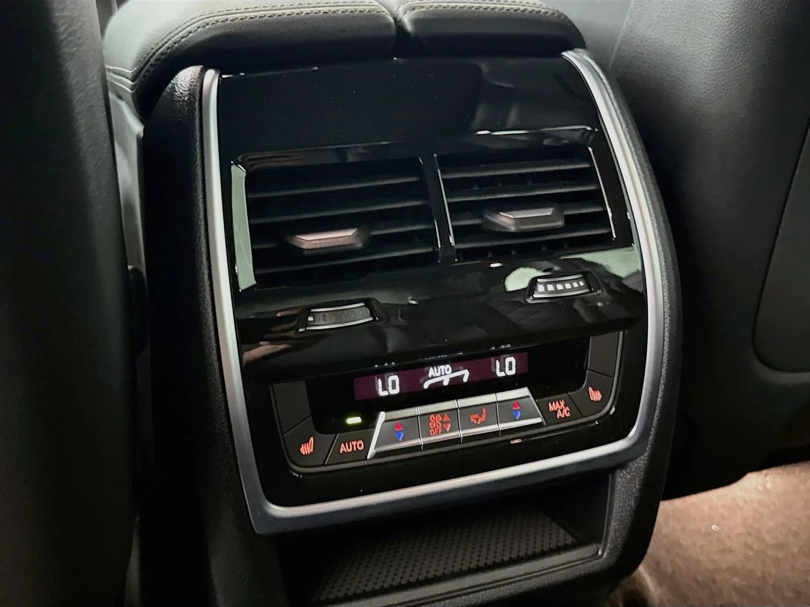 BMW X5 M60i Sports Activity Vehicle 2026 — side view