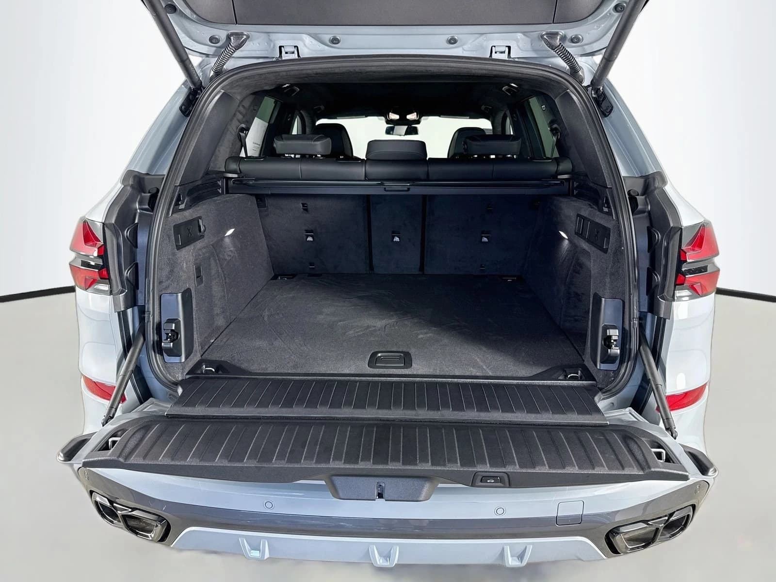 BMW X5 M60i Sports Activity Vehicle 2026 — side view