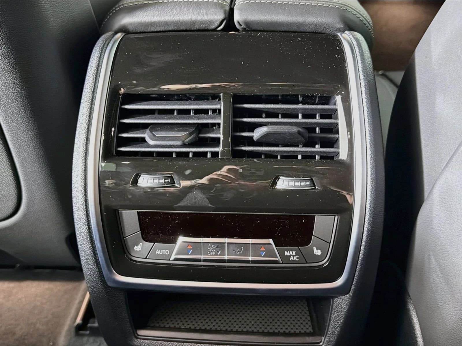 BMW X5 M60i Sports Activity Vehicle 2026 — side view