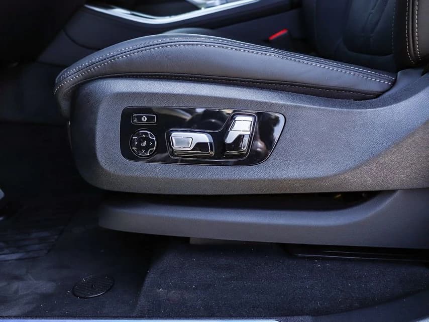 BMW X5 M60i Sports Activity Vehicle 2026 — side view