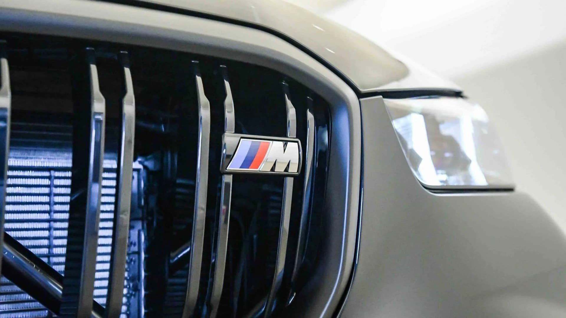 BMW X5 M60i Sports Activity Vehicle 2026 — side view