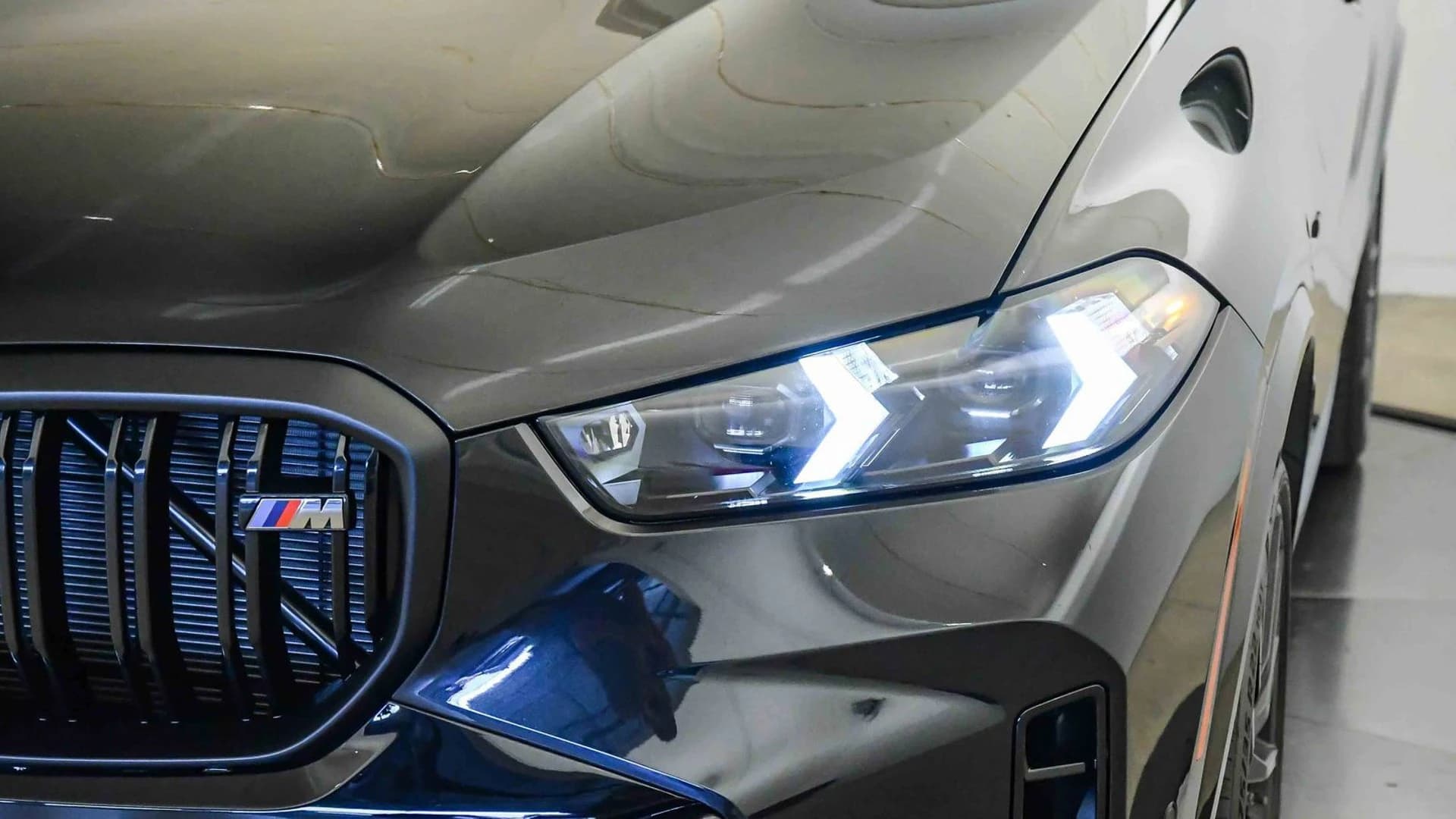 BMW X5 M60i Sports Activity Vehicle 2026 — side view