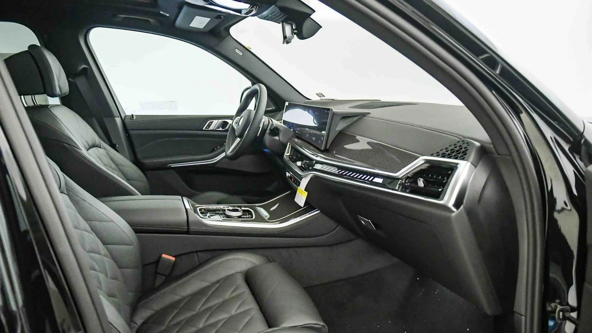 BMW X5 M60i Sports Activity Vehicle 2026 — side view