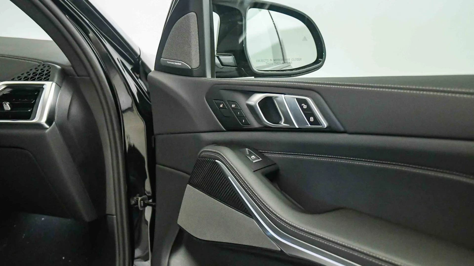 BMW X5 M60i Sports Activity Vehicle 2026 — side view