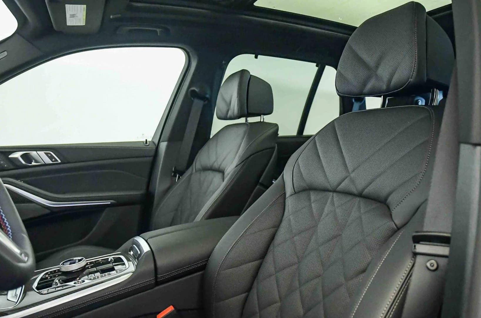 BMW X5 M60i Sports Activity Vehicle 2026 — side view