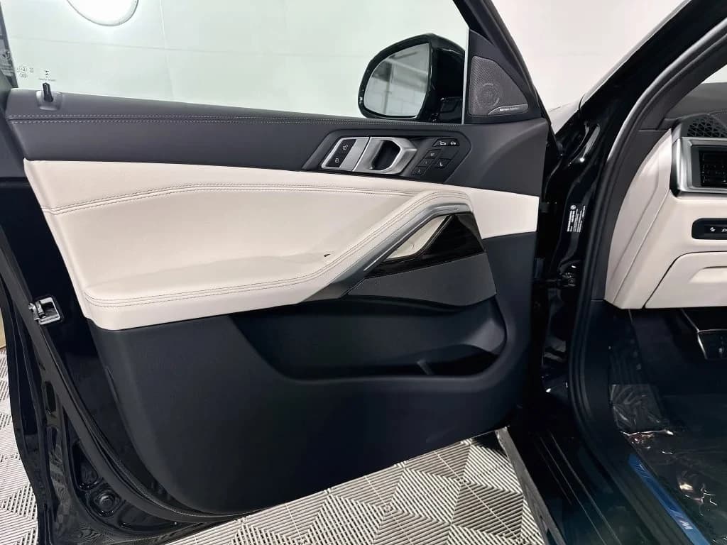 BMW X6 xDrive40i Sports Activity Coupe 2027 — side view